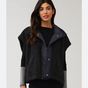 Free people scout it out black fleece vest XS NEW